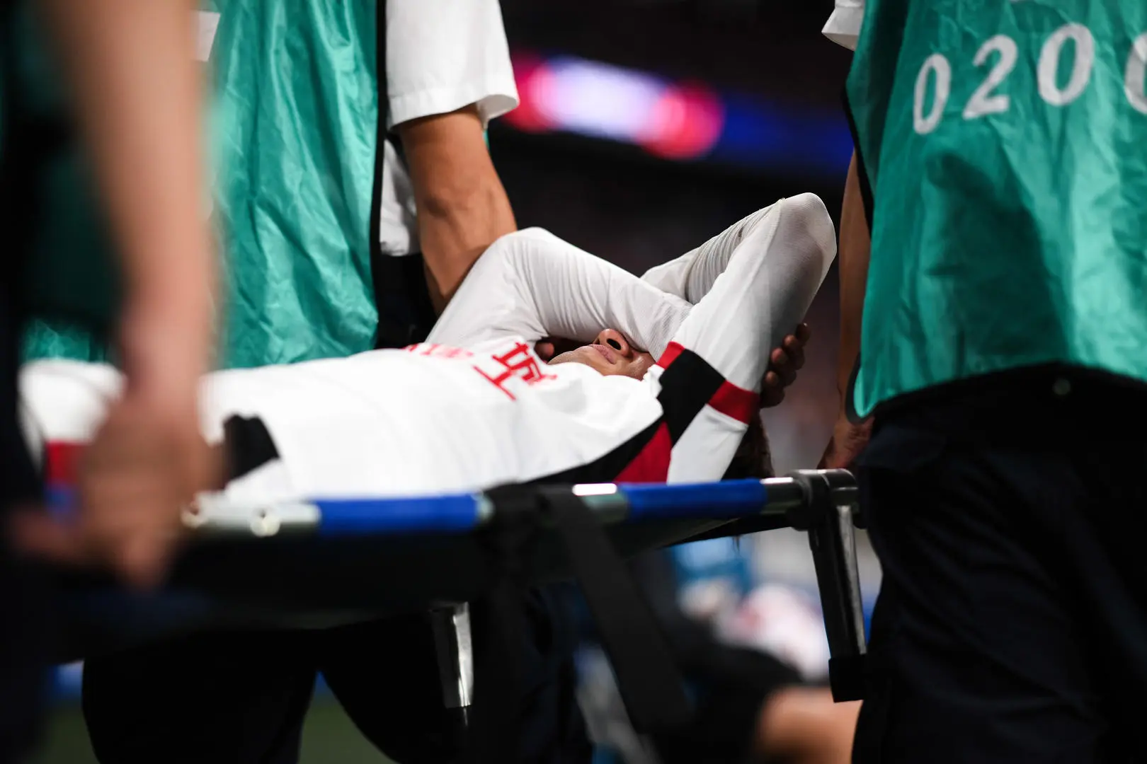 上海海港和, 后拉伤退场 上海海港和, 后拉伤退场