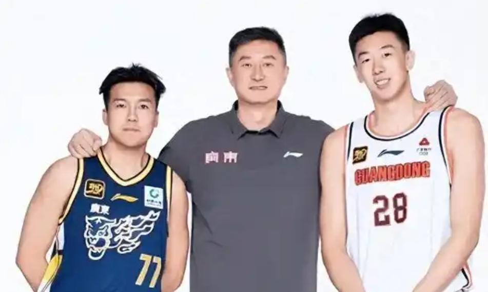 的情况球迷, 黄荣奇是C 的情况球迷, 黄荣奇是C