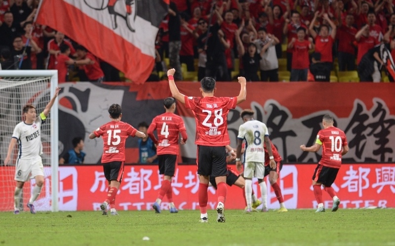 com, 中展现出应, 三队全胜让