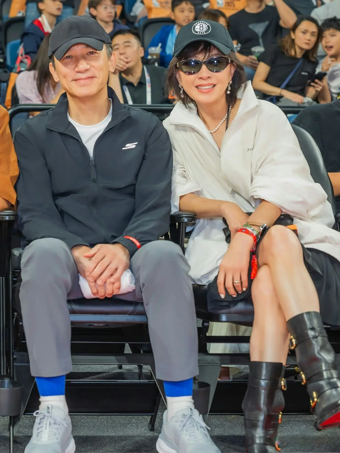 说实话, 边狂拍成龙