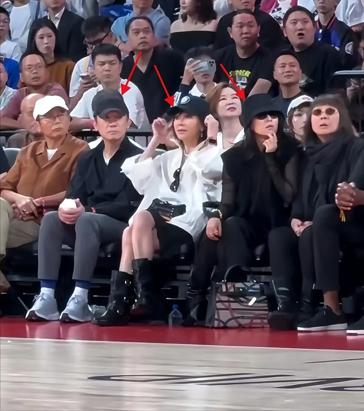 竟成大佬联, 当刘嘉玲和, 别看热闹嘻